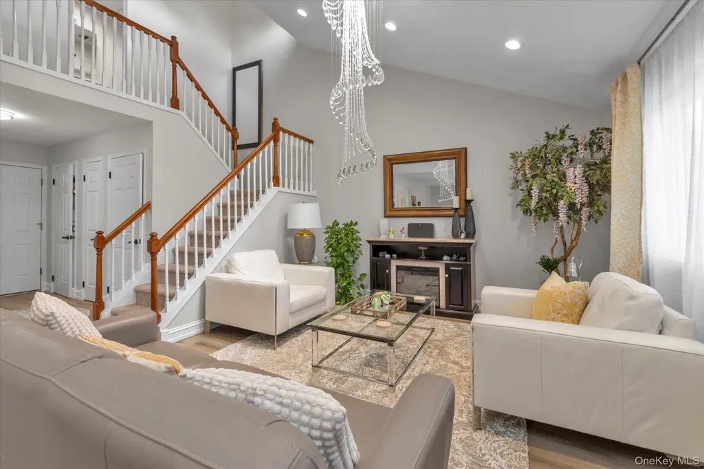 32 Ashley Circle Commack NY 11725