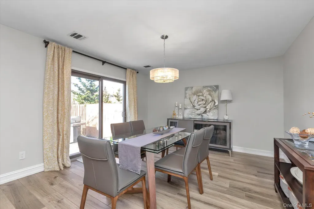 32 Ashley Circle Commack NY 11725