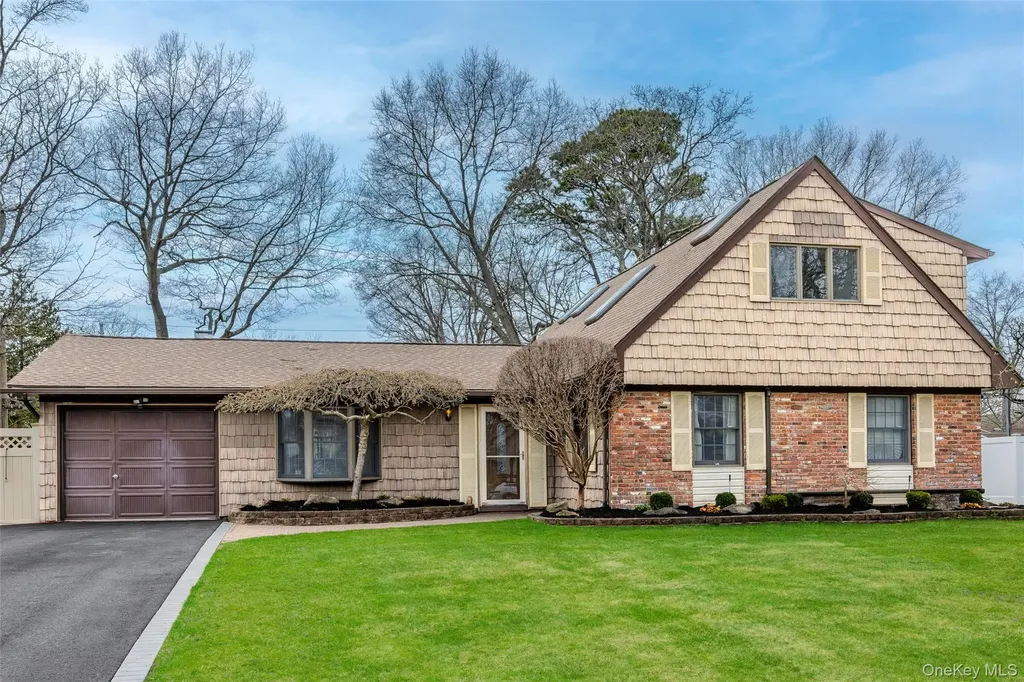 12 Westmoylan Lane Coram NY 11727