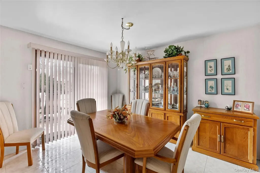 12 Westmoylan Lane Coram NY 11727