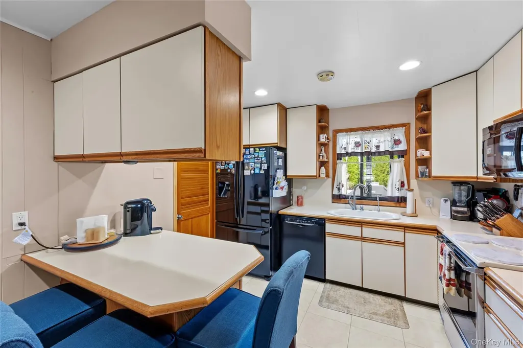 12 Westmoylan Lane Coram NY 11727