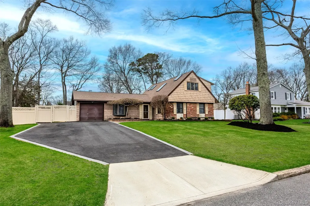 12 Westmoylan Lane Coram NY 11727
