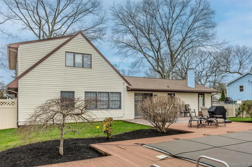 12 Westmoylan Lane Coram NY 11727