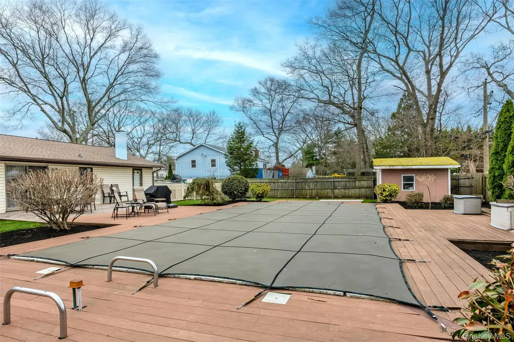 12 Westmoylan Lane Coram NY 11727