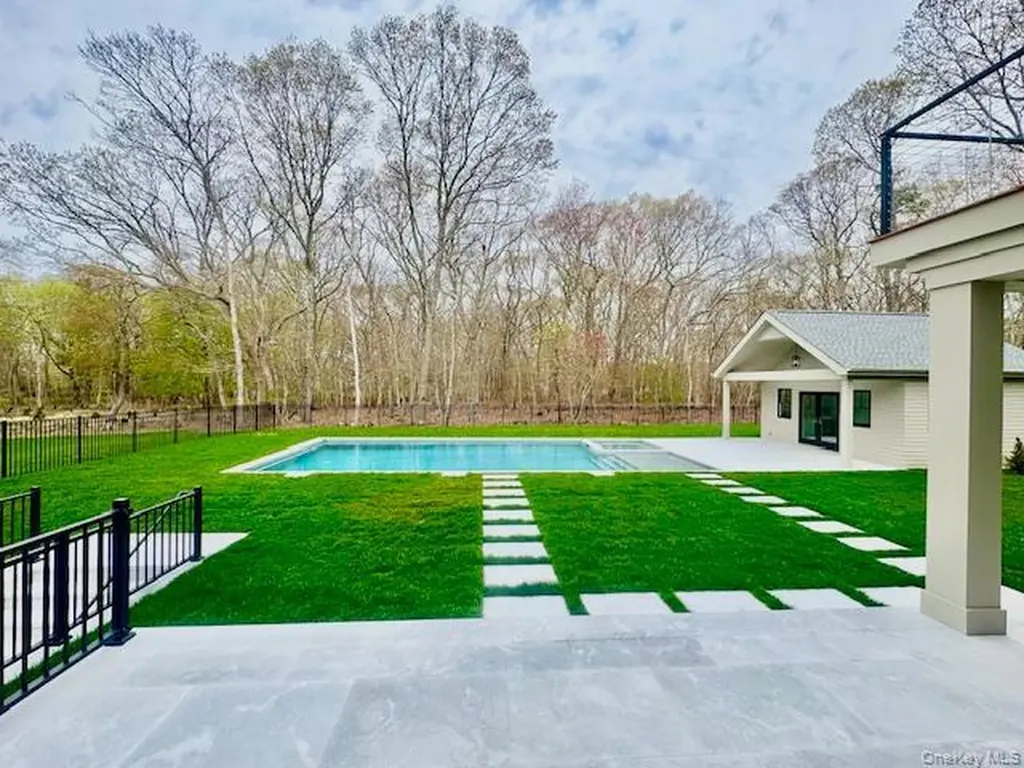 69 Jagger Lane Westhampton NY 11977