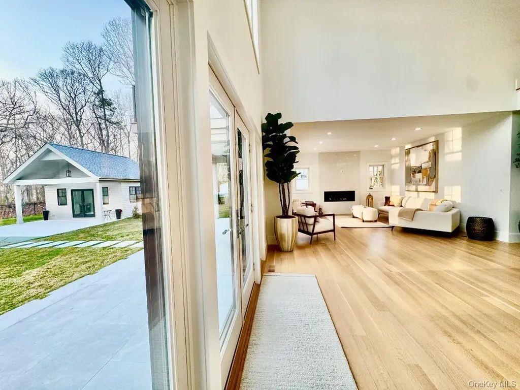 69 Jagger Lane Westhampton NY 11977