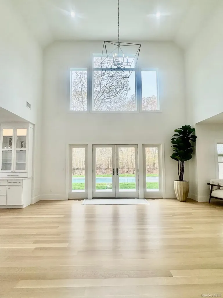 69 Jagger Lane Westhampton NY 11977