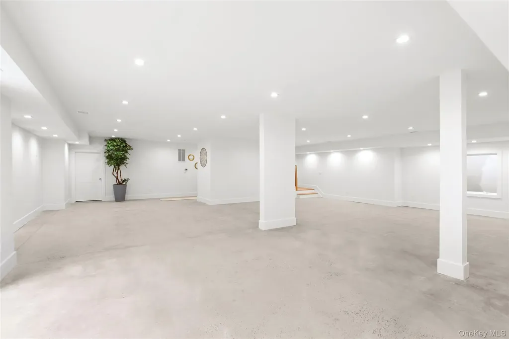 69 Jagger Lane Westhampton NY 11977