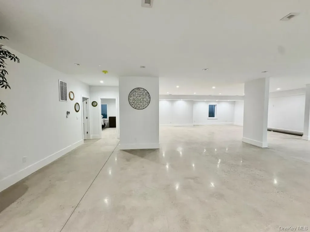69 Jagger Lane Westhampton NY 11977