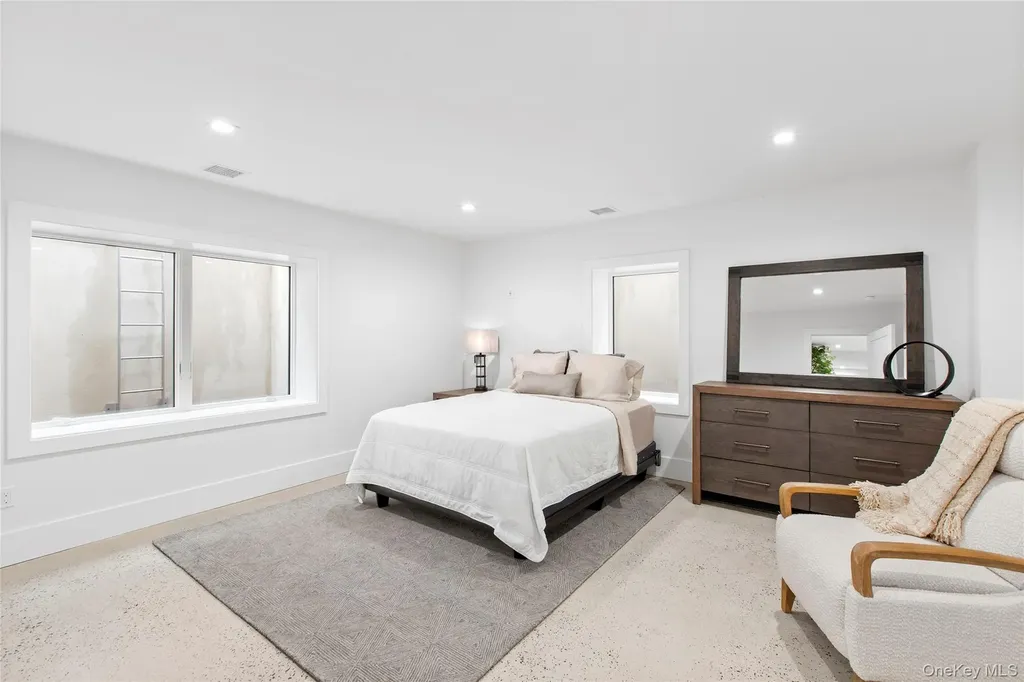 69 Jagger Lane Westhampton NY 11977