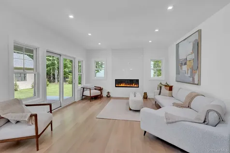 69 Jagger Lane Westhampton NY 11977