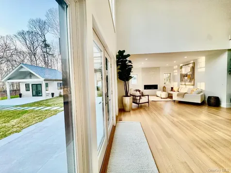 69 Jagger Lane Westhampton NY 11977
