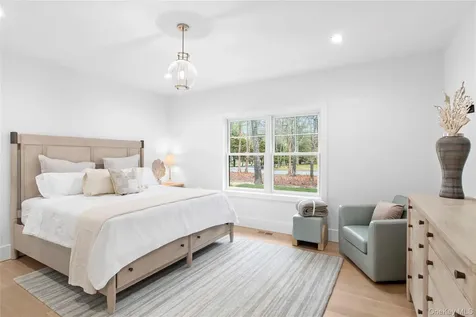 69 Jagger Lane Westhampton NY 11977