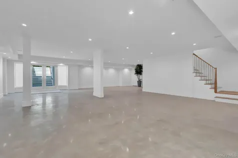 69 Jagger Lane Westhampton NY 11977