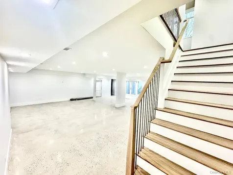 69 Jagger Lane Westhampton NY 11977
