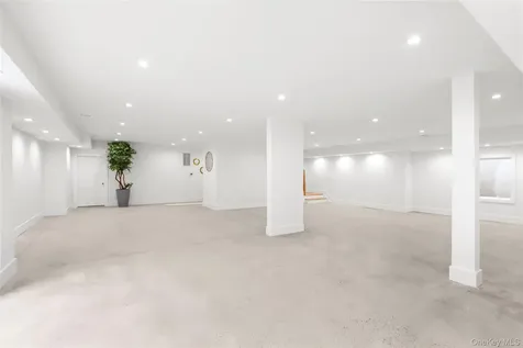69 Jagger Lane Westhampton NY 11977