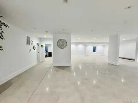 69 Jagger Lane Westhampton NY 11977