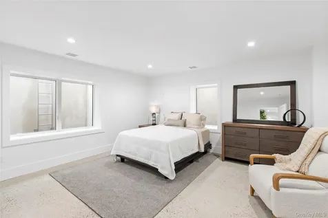 69 Jagger Lane Westhampton NY 11977