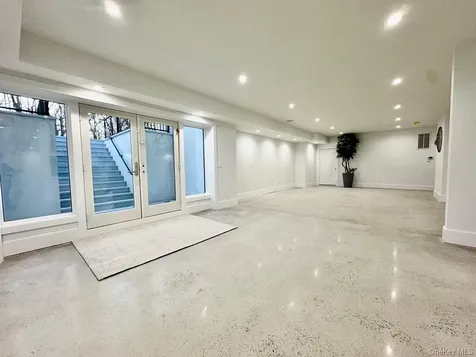 69 Jagger Lane Westhampton NY 11977