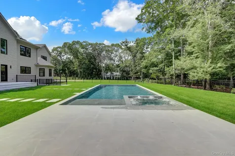 69 Jagger Lane Westhampton NY 11977