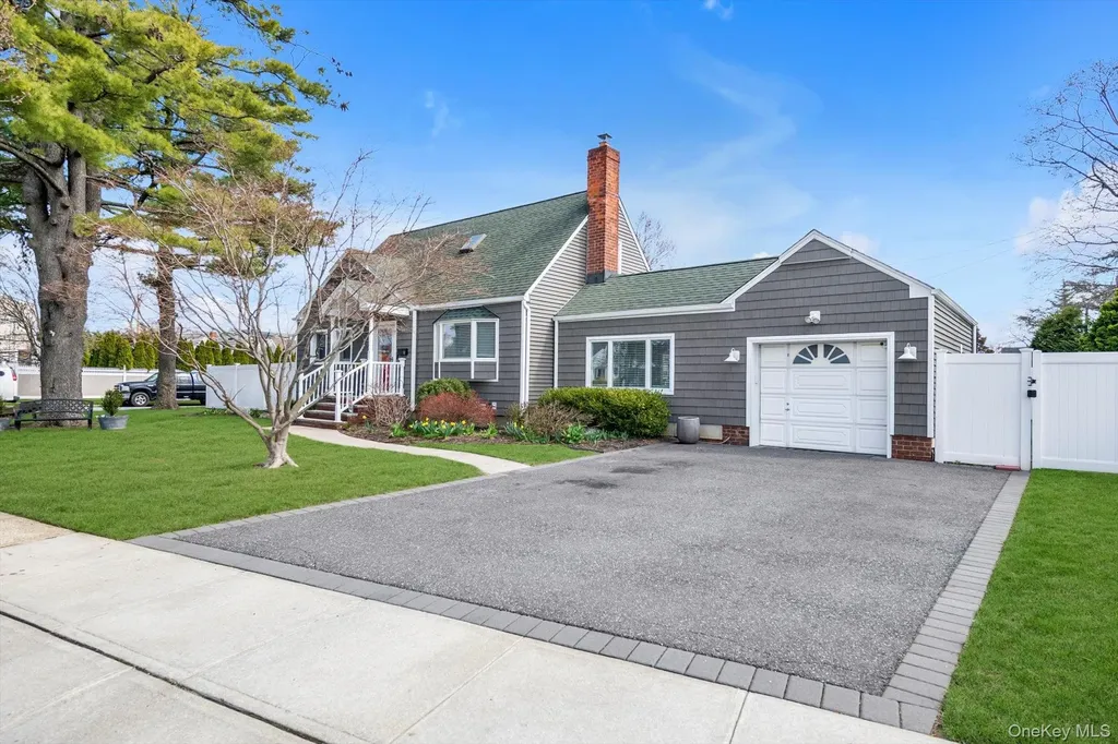9 Aster Avenue Merrick NY 11566