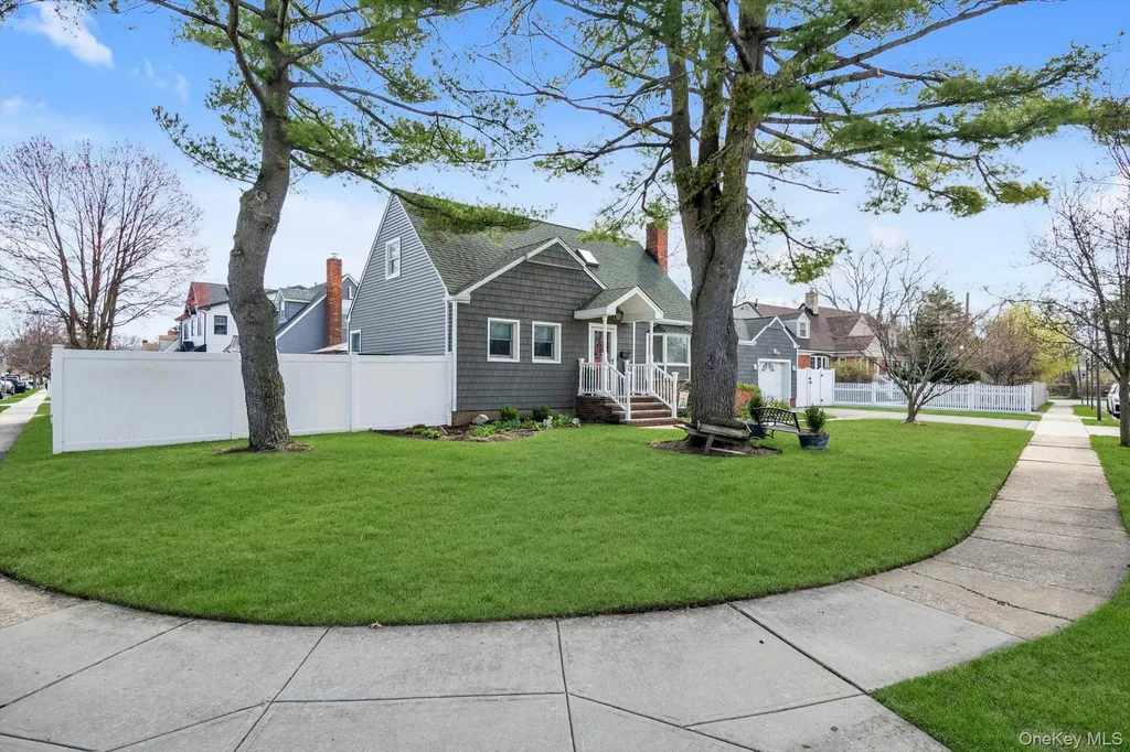 9 Aster Avenue Merrick NY 11566