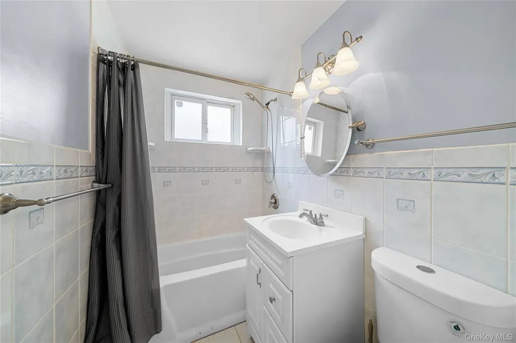 1656 N Gardiner Drive Bay Shore NY 11706