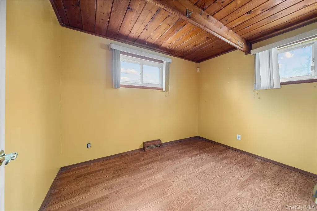 1656 N Gardiner Drive Bay Shore NY 11706