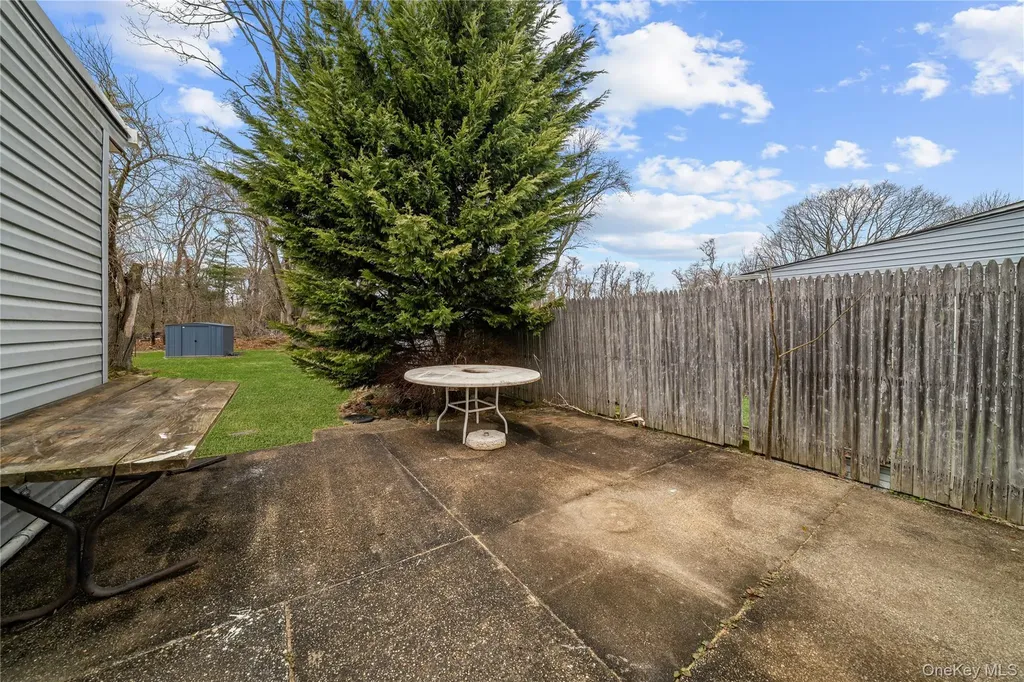 1656 N Gardiner Drive Bay Shore NY 11706