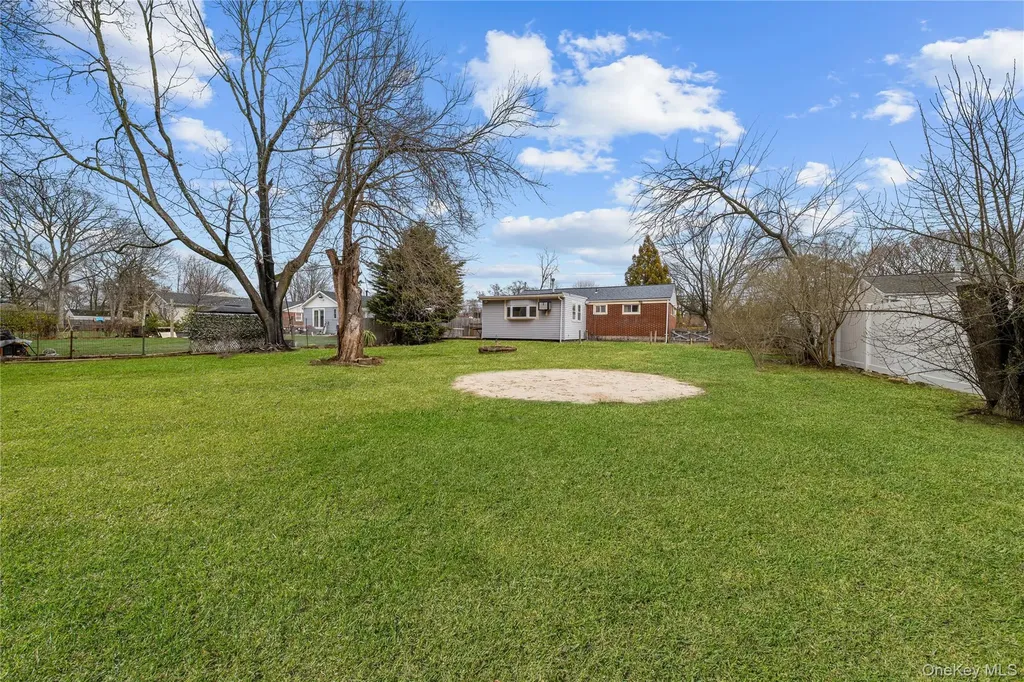 1656 N Gardiner Drive Bay Shore NY 11706