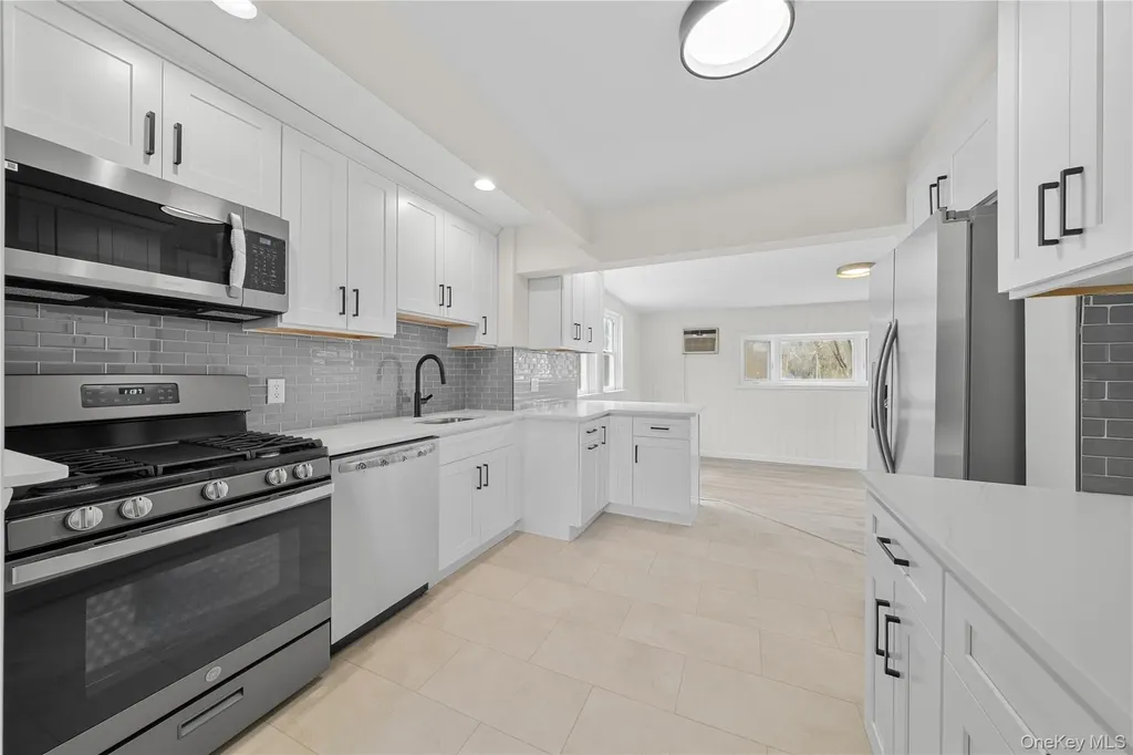 1656 N Gardiner Drive Bay Shore NY 11706
