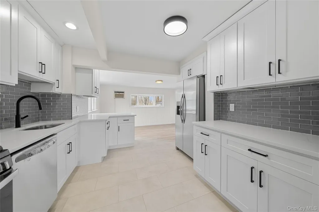 1656 N Gardiner Drive Bay Shore NY 11706