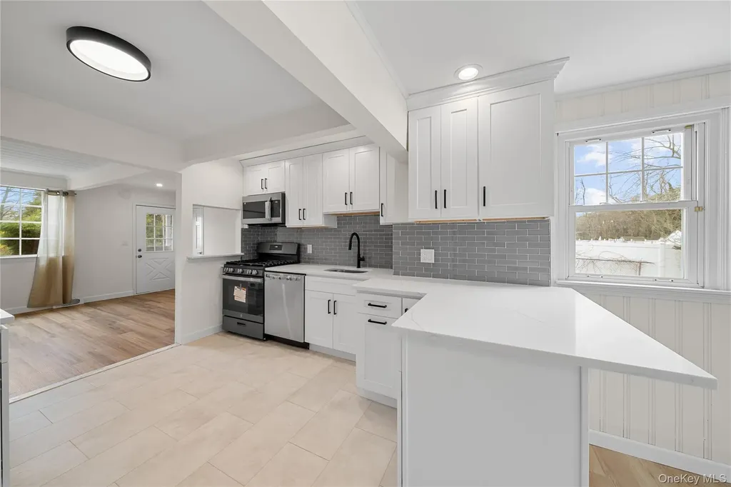 1656 N Gardiner Drive Bay Shore NY 11706