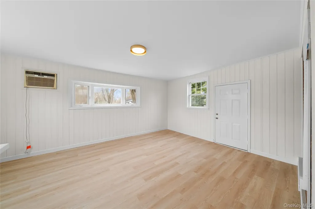1656 N Gardiner Drive Bay Shore NY 11706