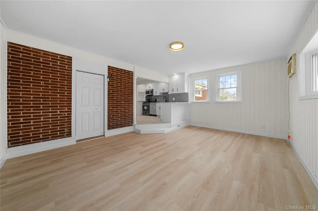 1656 N Gardiner Drive Bay Shore NY 11706