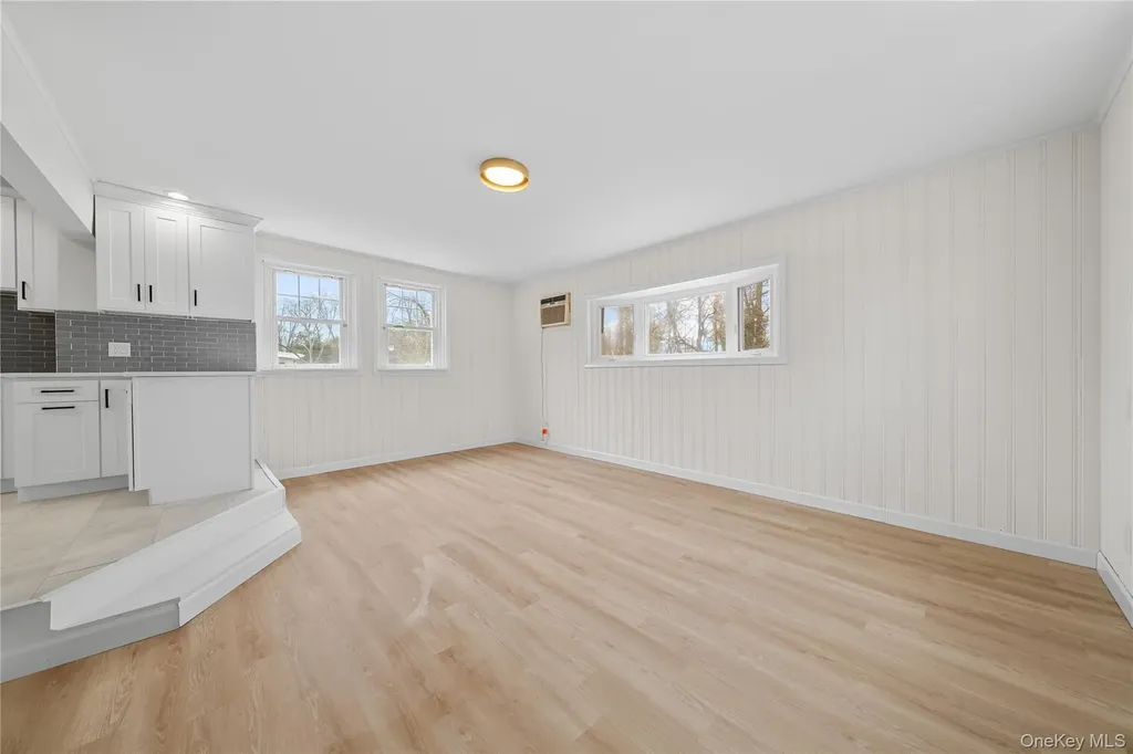 1656 N Gardiner Drive Bay Shore NY 11706