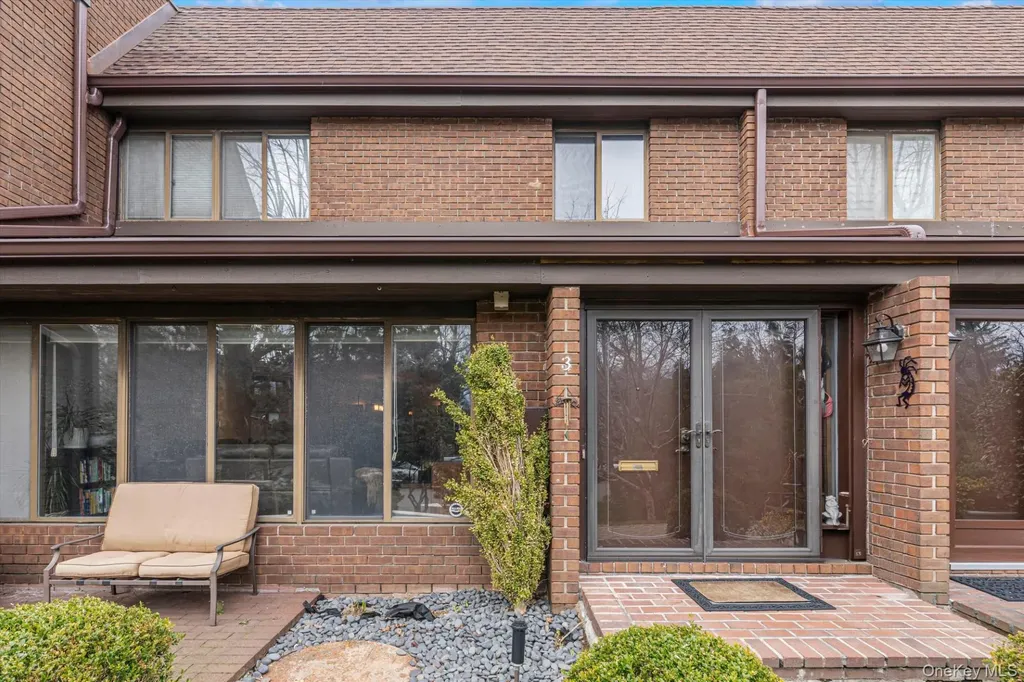 3 Oldfield Roslyn NY 11576
