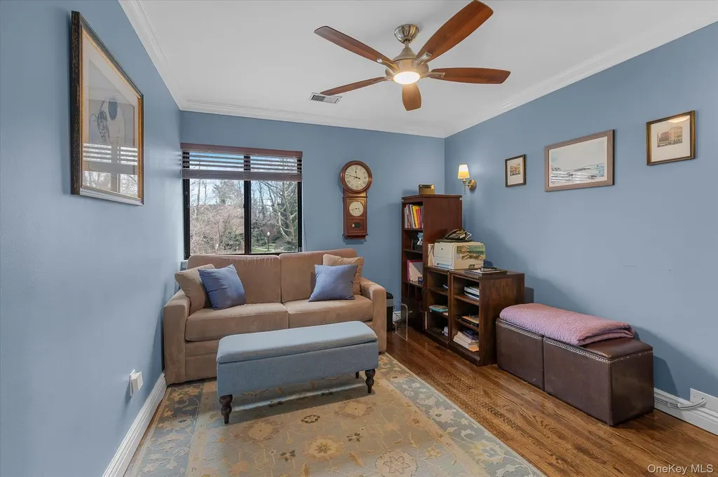 3 Oldfield Roslyn NY 11576