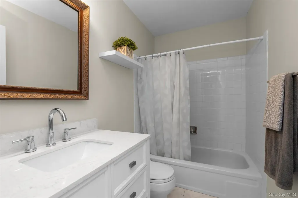 3 Oldfield Roslyn NY 11576