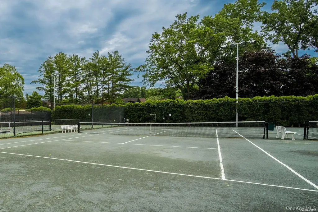 3 Oldfield Roslyn NY 11576