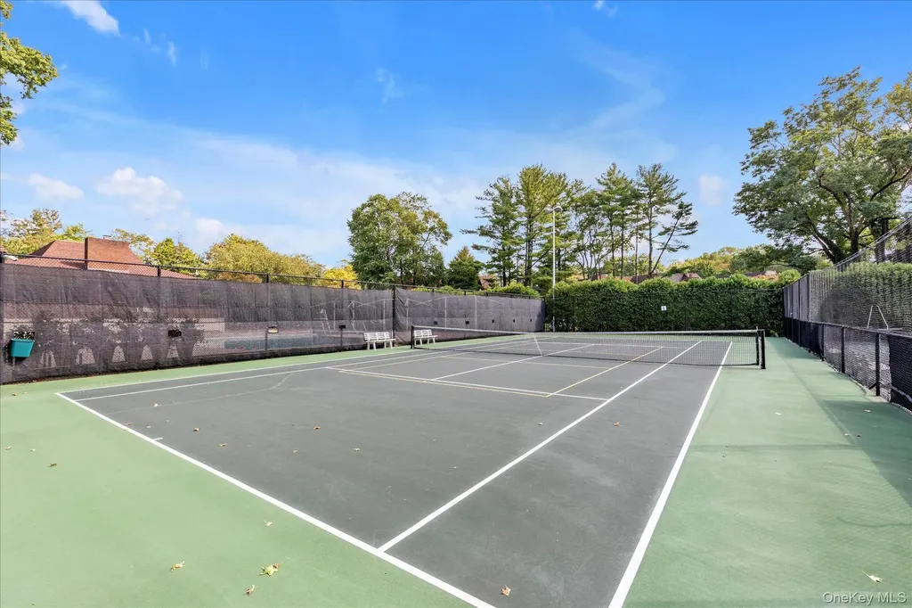 3 Oldfield Roslyn NY 11576