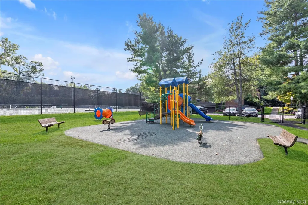 3 Oldfield Roslyn NY 11576