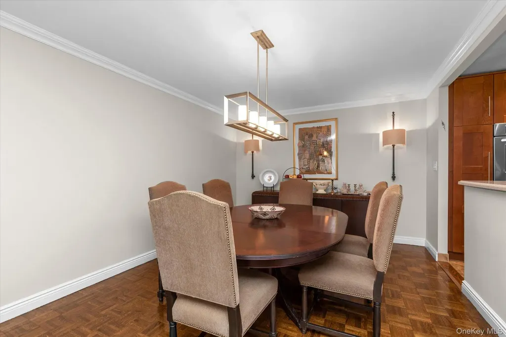 3 Oldfield Roslyn NY 11576