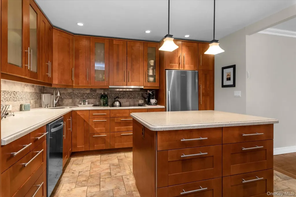 3 Oldfield Roslyn NY 11576