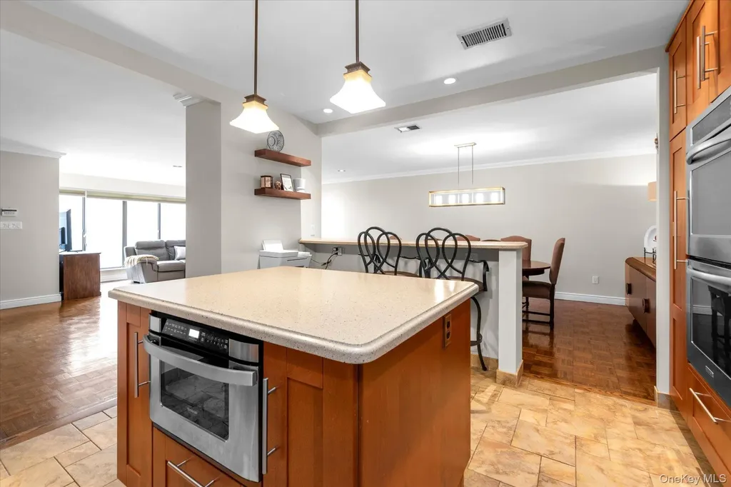 3 Oldfield Roslyn NY 11576