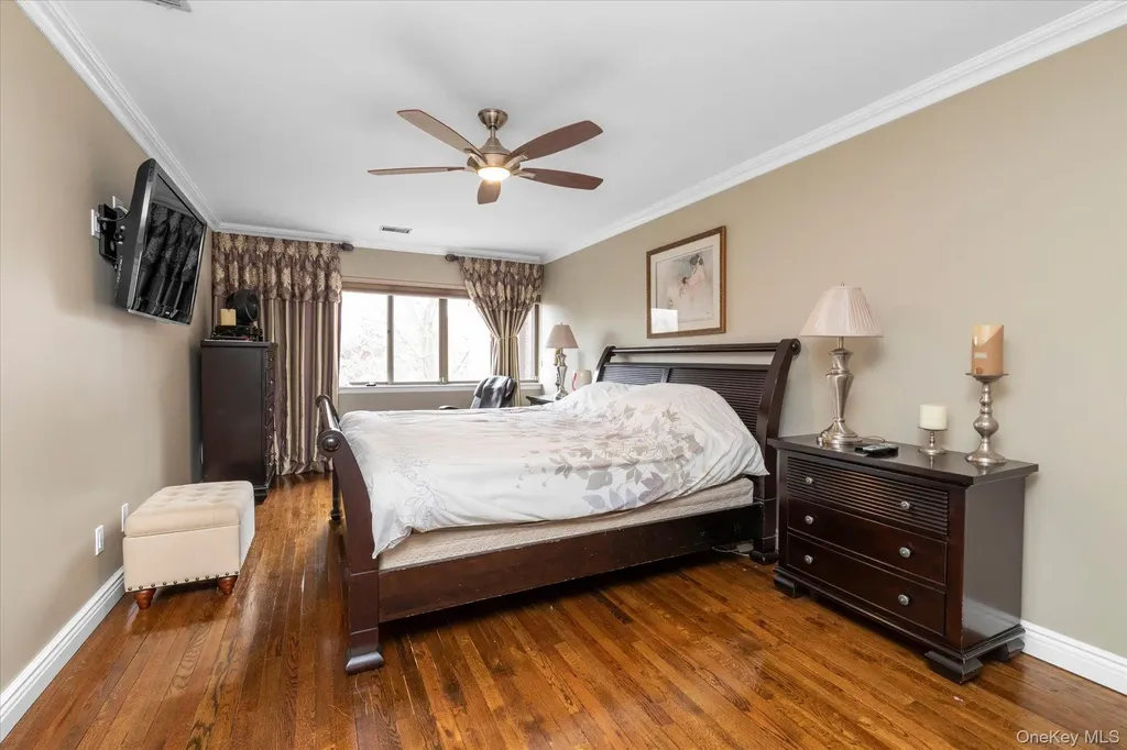 3 Oldfield Roslyn NY 11576