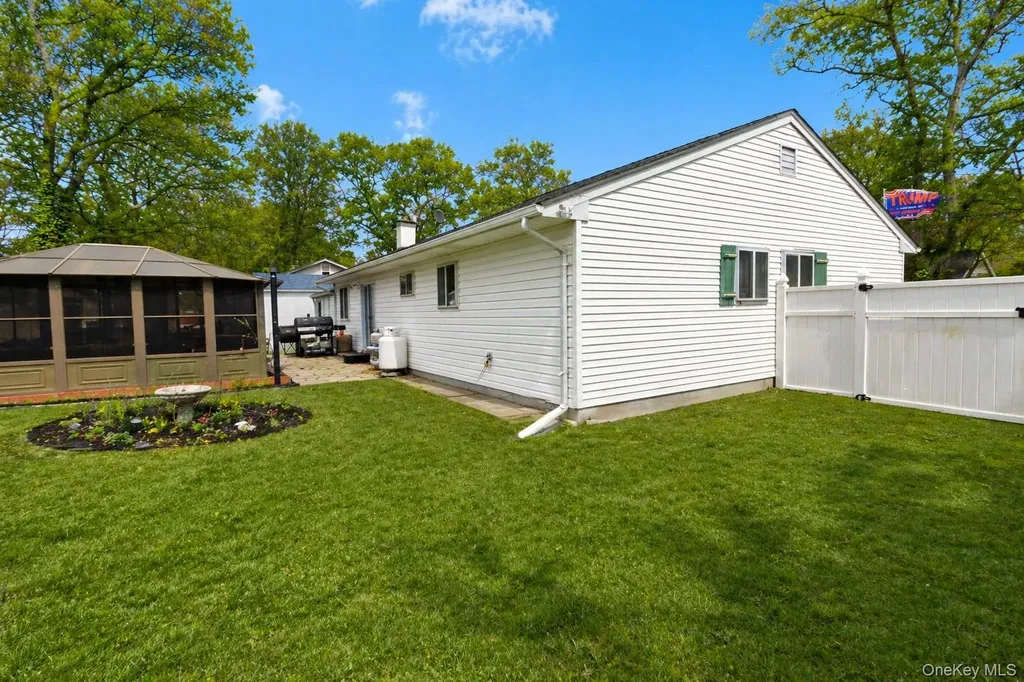 11 Seaford Road Mastic Beach NY 11951