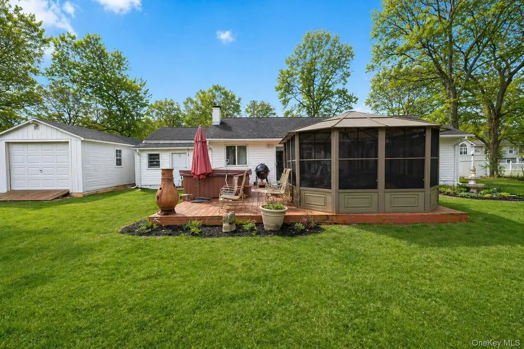 11 Seaford Road Mastic Beach NY 11951