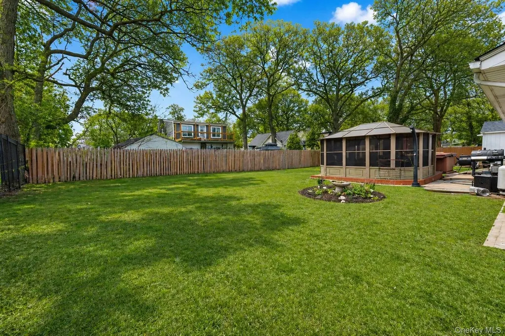 11 Seaford Road Mastic Beach NY 11951
