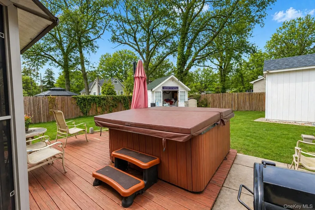 11 Seaford Road Mastic Beach NY 11951